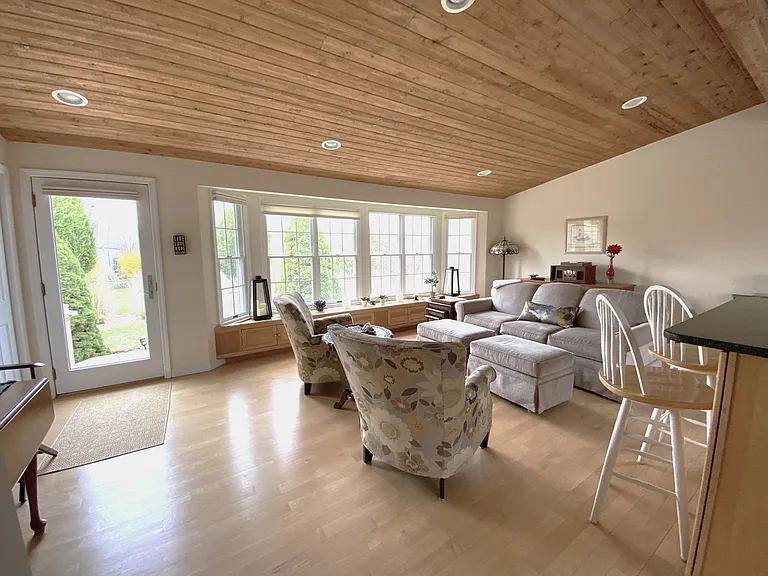 50 E Lake Dr — Photo 6