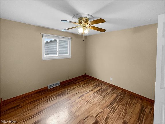 5th image of 172 Pinewood Dr