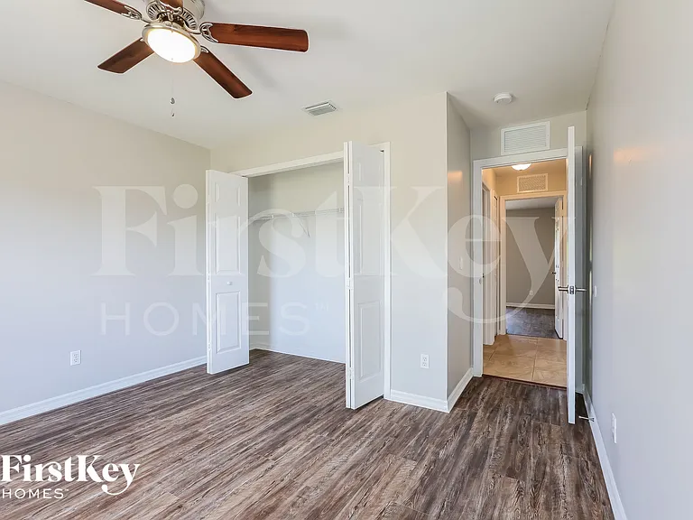 215 Mossrosse St — Photo 12