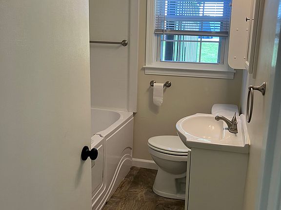5th image of 904 Ross Dr