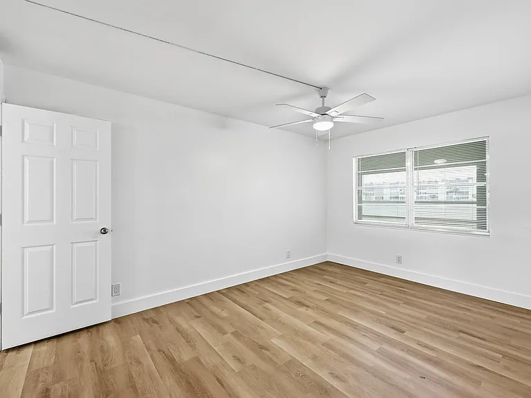 1043 Cornwall Dr #C — Photo 17