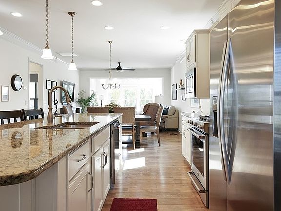 3rd image of 638 Honey Dew Ln