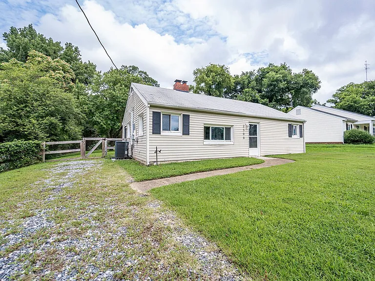 2506 Inman Ave — Photo 3
