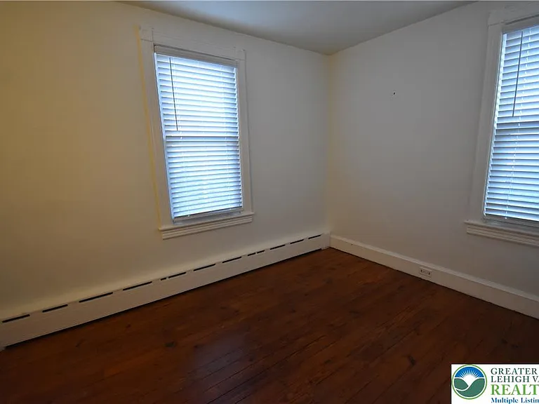 204 N 9th St — Photo 30