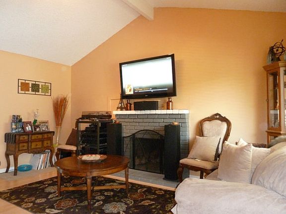 5th image of 567 Breezyglen Ct