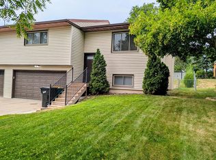 624 W Turnpike Ave, Bismarck, ND 58501