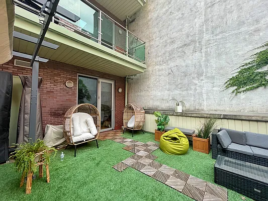 Rented by Pear NYC LLC | media 24