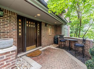 4054 Cranbrook Ct, Bloomfield Hills, MI 48301