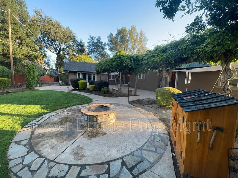 4 bed, 3.0 bath, 3050 sqft, $4,950 — Photo 3