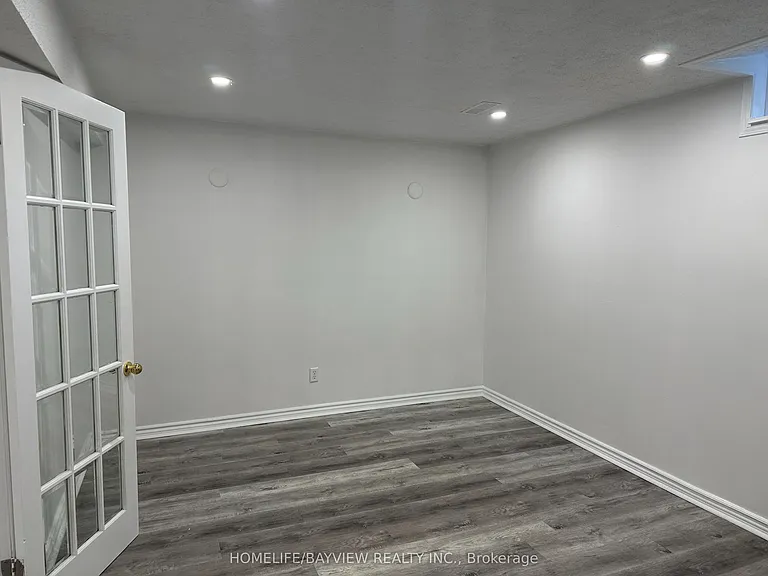36 Rosanna Cres — Photo 14
