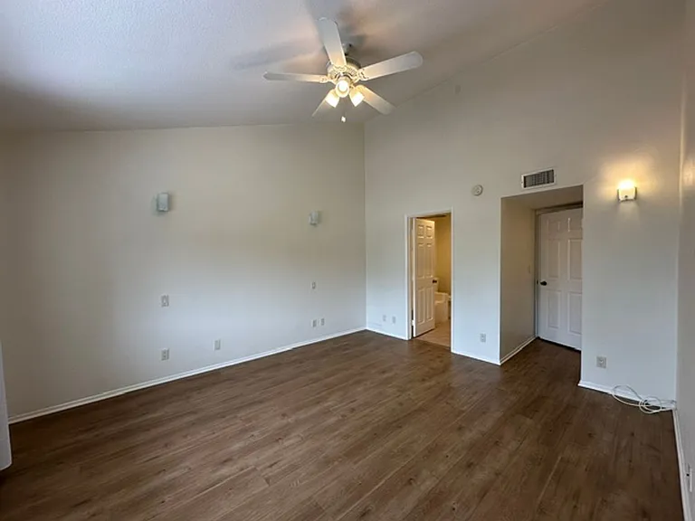 22865 Del Valle St #6 — Photo 20