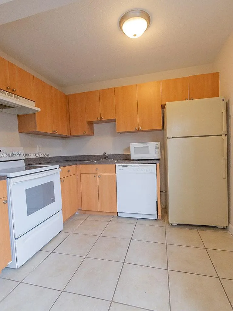NW 9th Dr, Plantation — Photo 2