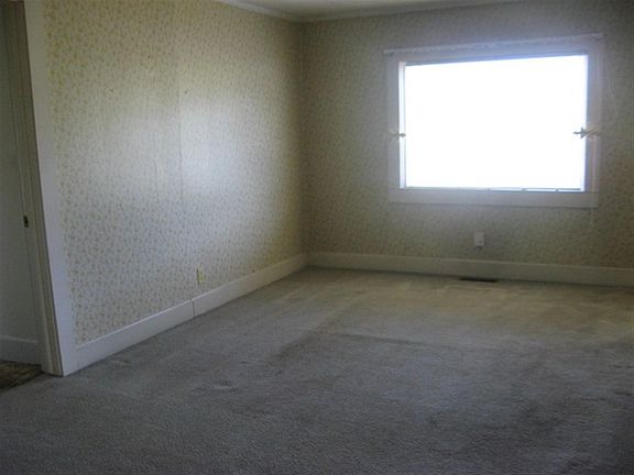 4th image of 7013 White Ave
