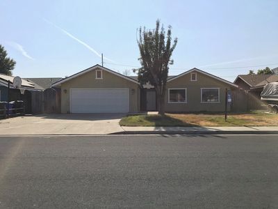825 Moffat Dr, Hanford, CA, 93230
