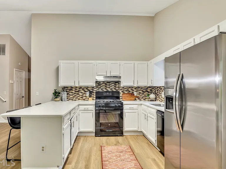 2025 Winsburg Dr NW — Photo 5