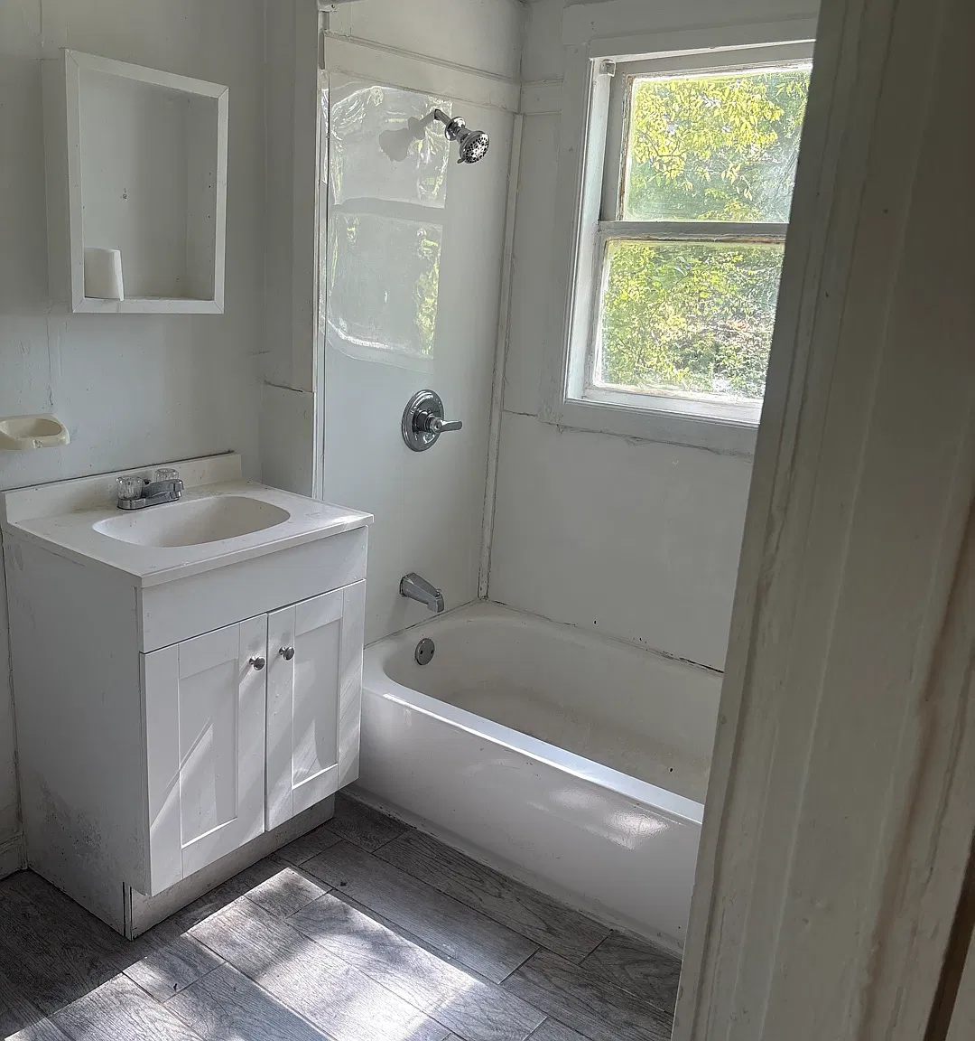 3 bed, 1.5 bath, 1140 sqft, $1,050 — Photo 4
