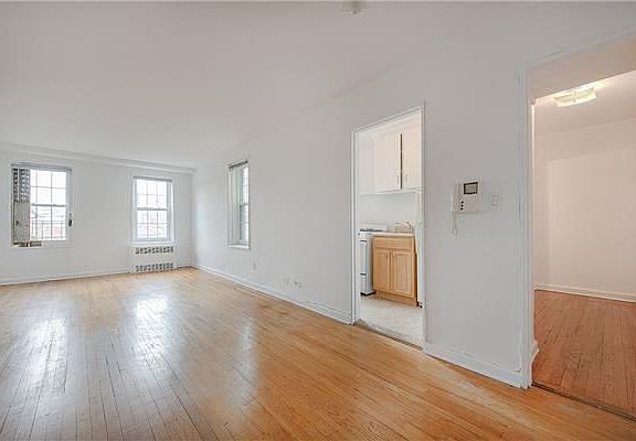 2nd image of 14021 84th Dr #401