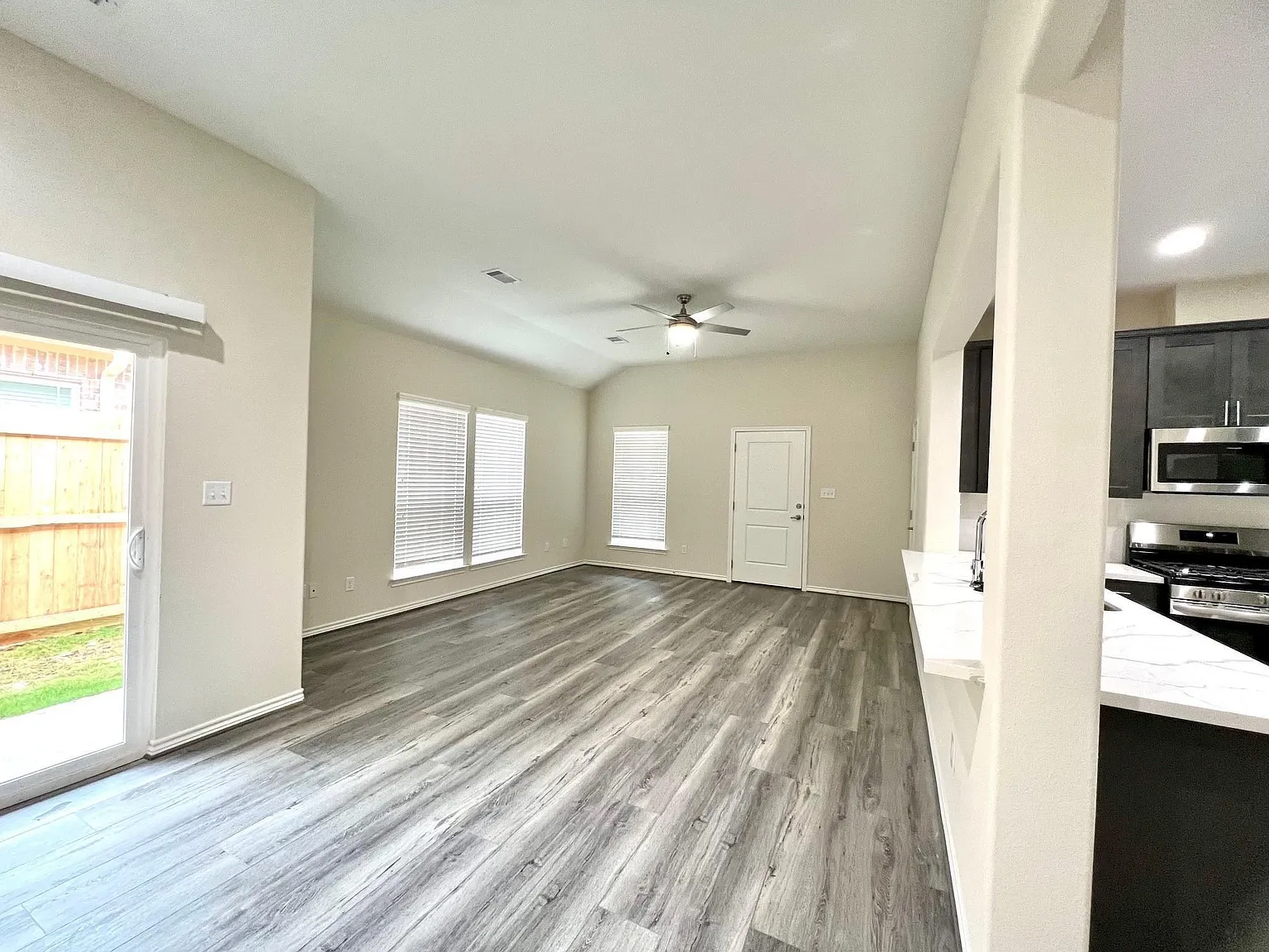 2 bed, 2.0 bath, 1314 sqft, $1,700 — Photo 2