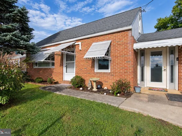 1082 W Leesport Rd, Leesport, PA 19533