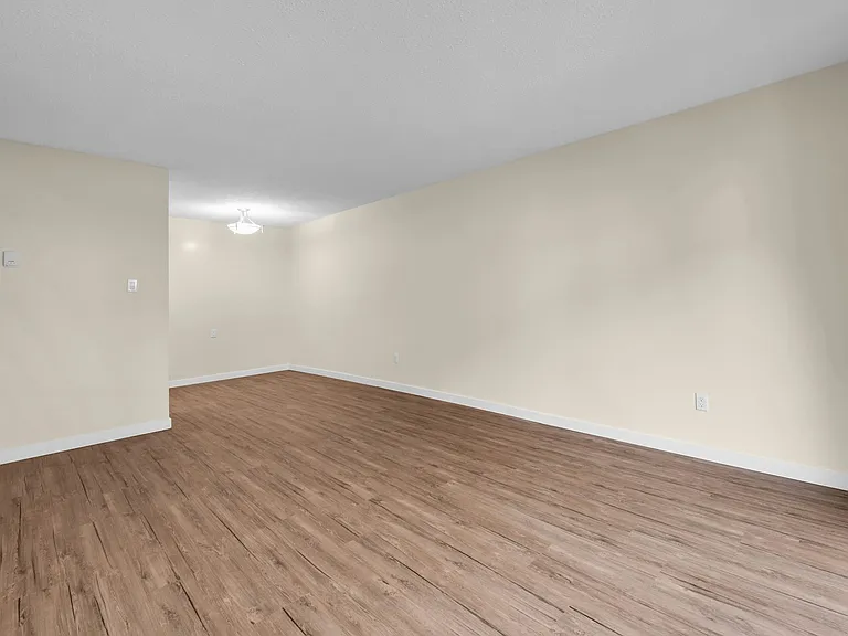 5130 Irving St — Photo 15