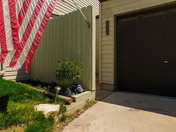 2nd image of 905 S Gurley Ave