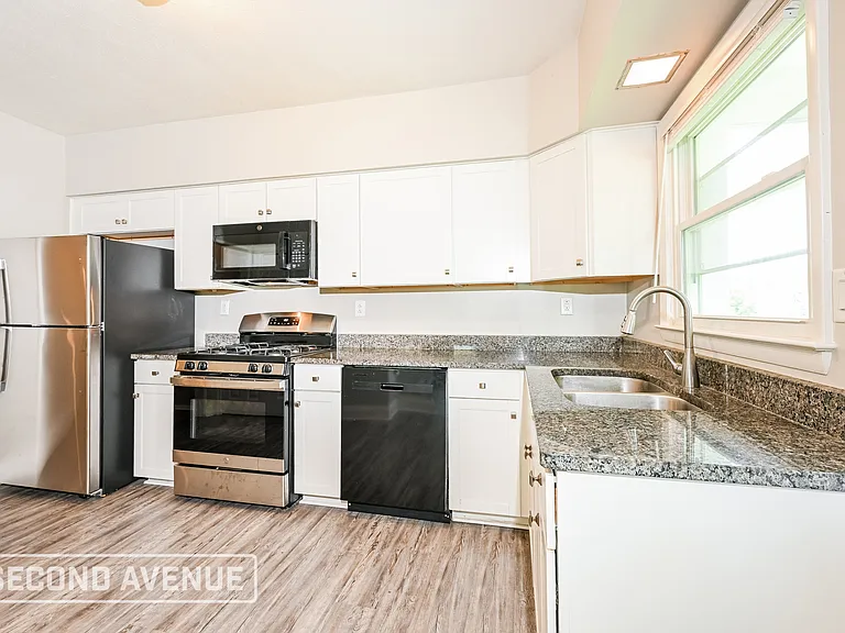 236 Grace Ave — Photo 11