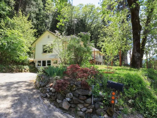 584 S 1st St, Dunsmuir, CA 96025