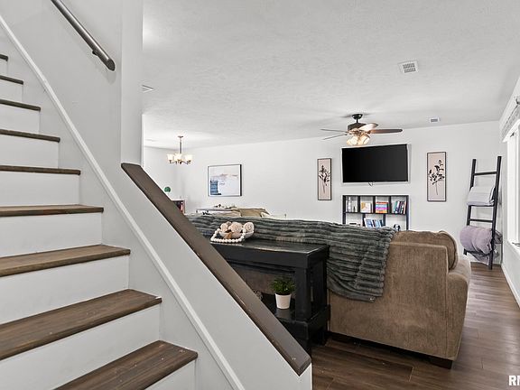 4th image of 29 Hollybrook Dr