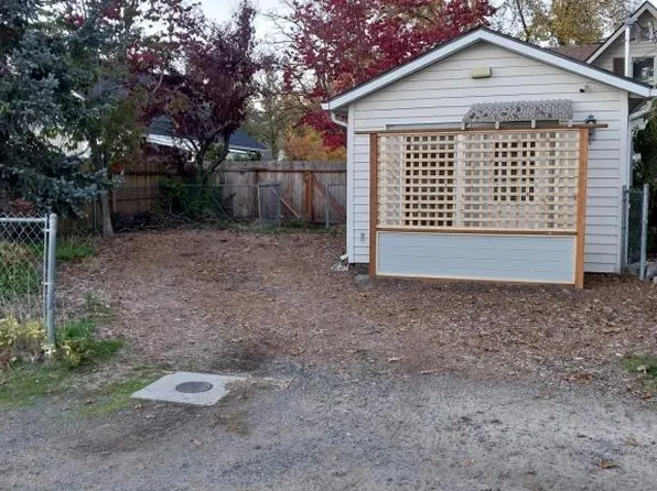 711 SW I St Unit B, Grants Pass, OR 97526