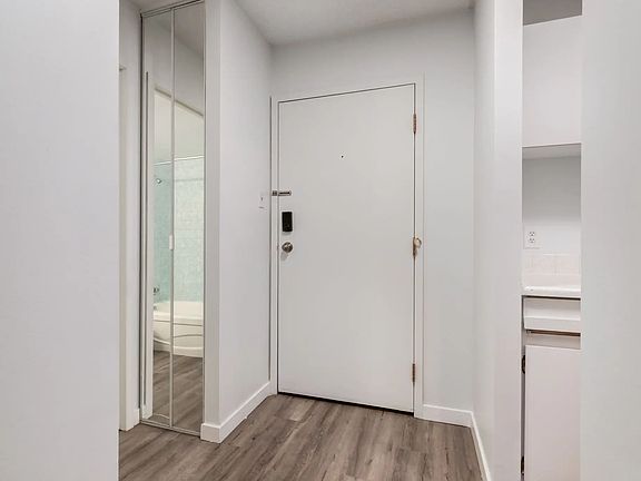 4th image of 115 25th Ave SW #403