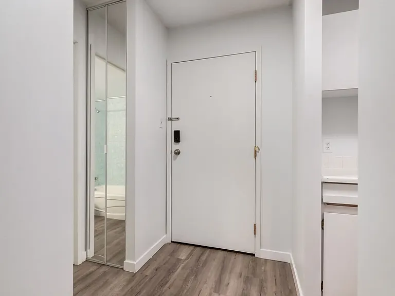 115 25th Ave SW #403 — Photo 19