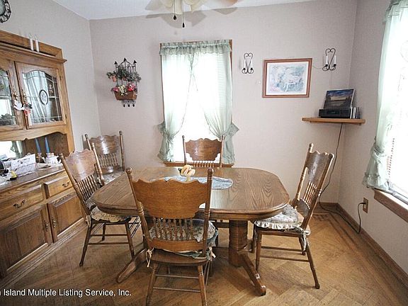 5th image of 116 Bedell Ave