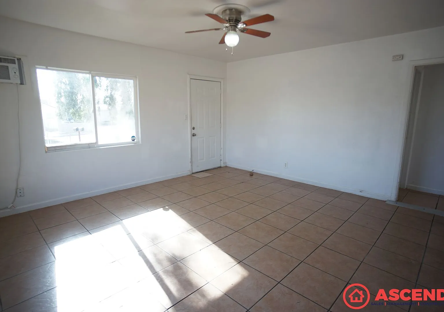 430 Crawford St — Photo 4