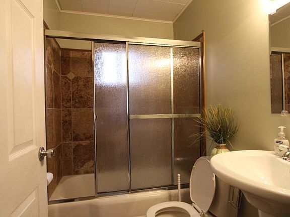 4th image of 2527 Queets Ave