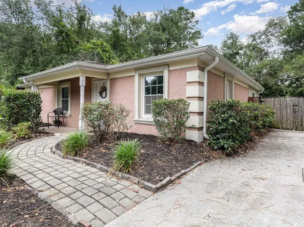 676 Forestbrook Rd., Myrtle Beach, SC 29579