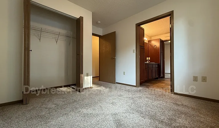 317 16th St S #4 — Photo 7