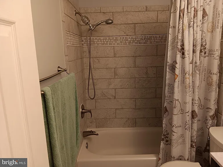 128 W Barre St #R34 — Photo 17