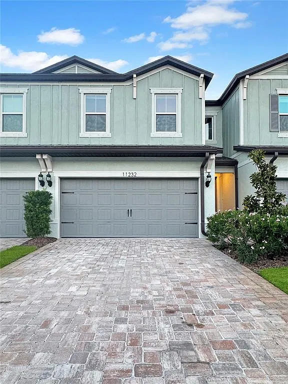 3 bed, 2.5 bath, 1895 sqft, $4,000 — Photo 1