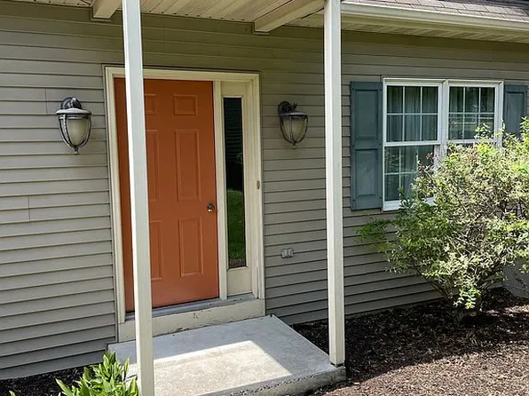 75 Pebble Creek Dr, Lititz, PA 17543