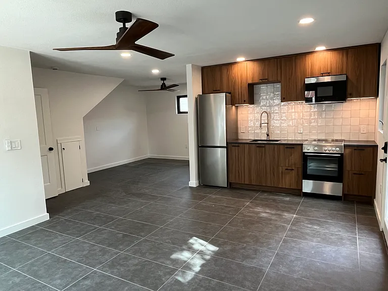 500 sf studio, very spacious