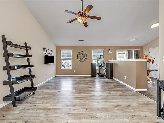 4th image of 236 Worthington Dr