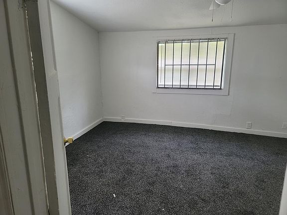3rd image of 2705 Pennsylvania Ave