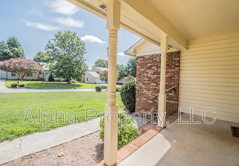102 Ticonderoga Dr — Photo 3