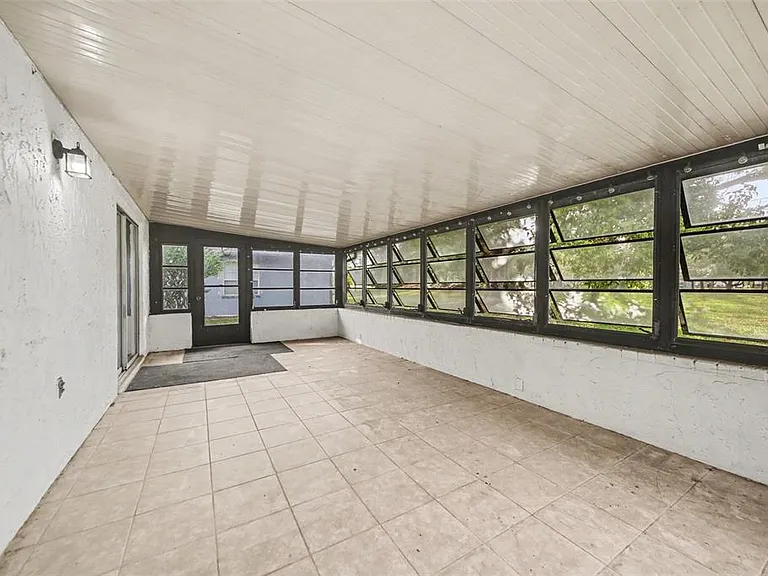 5033 Loyola Ln — Photo 21