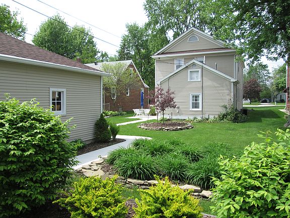 5th image of 552 E Indiana Ave
