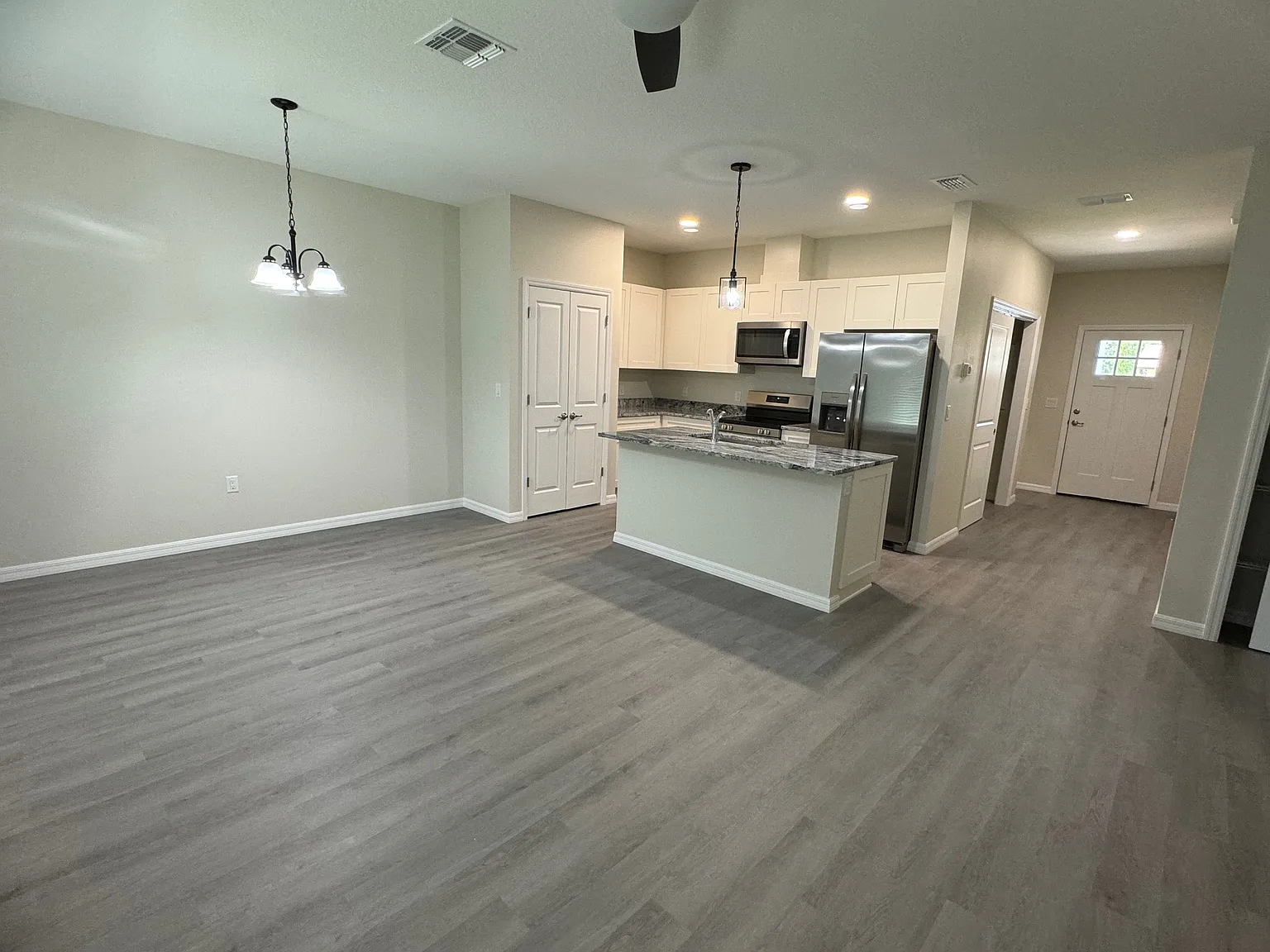 2 bed, 1070 sqft, $1,695 — Photo 2