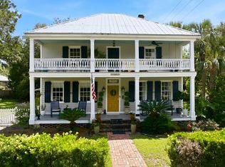 128 4th St, Apalachicola, FL 32320