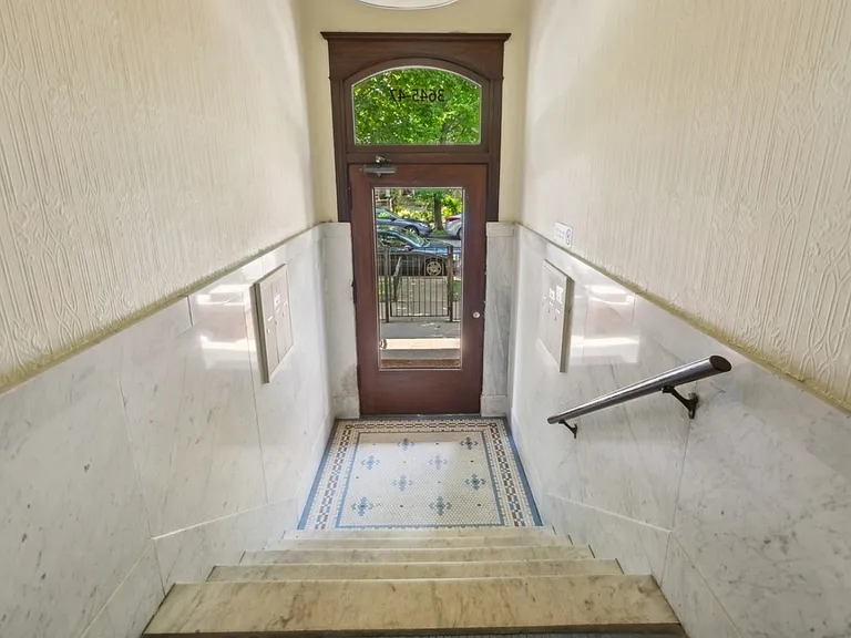 3645 N Wilton Ave #2 — Photo 21