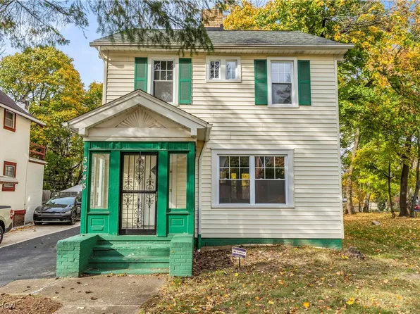 3245 Oak Rd, Cleveland Heights, OH 44118