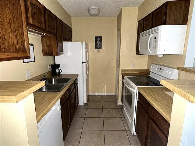 730 Village Rd #D — Photo 6
